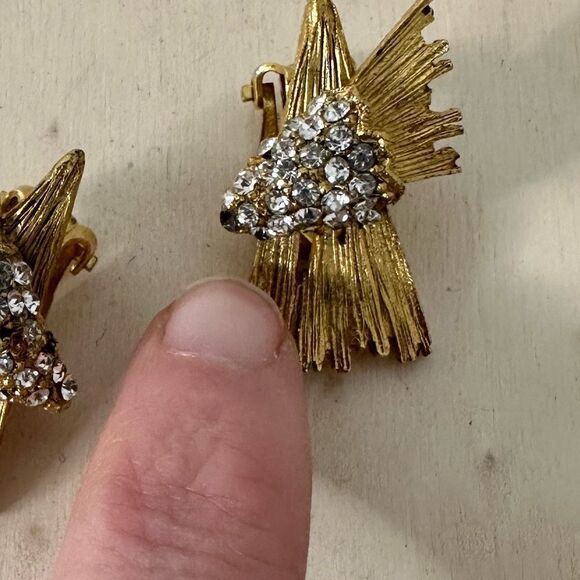 Vintage Hattie Carnegie Rhinestone Burst Gold Tone Clip On Earring - Picture 6 of 7